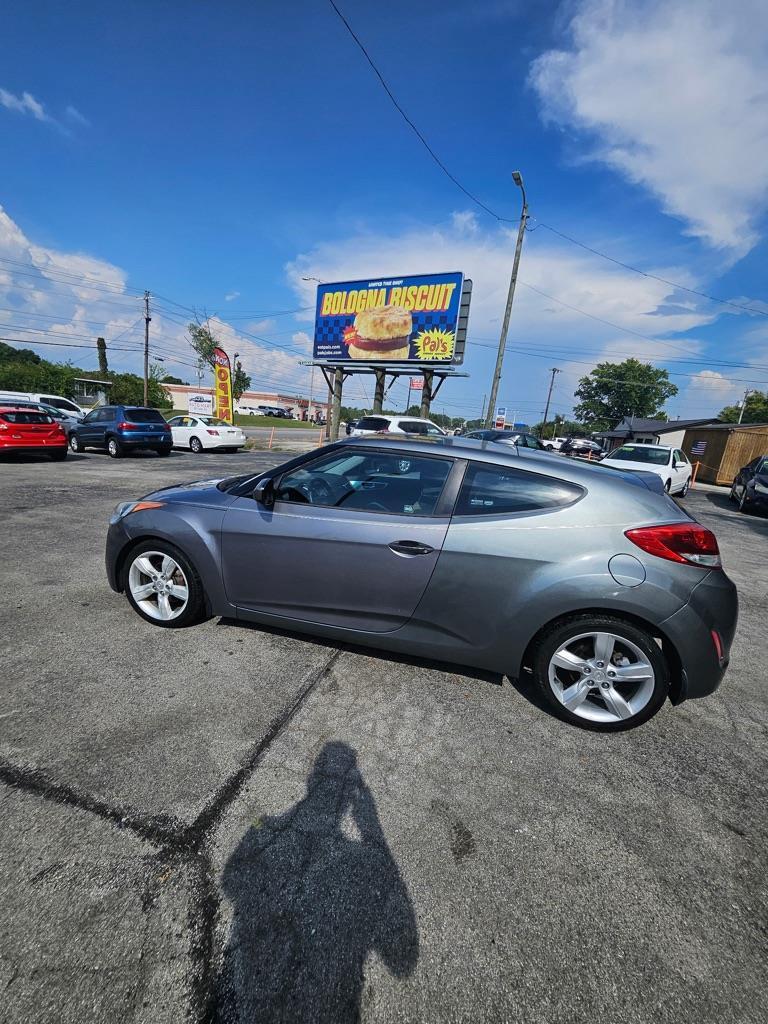 Hyundai Veloster Base 2012