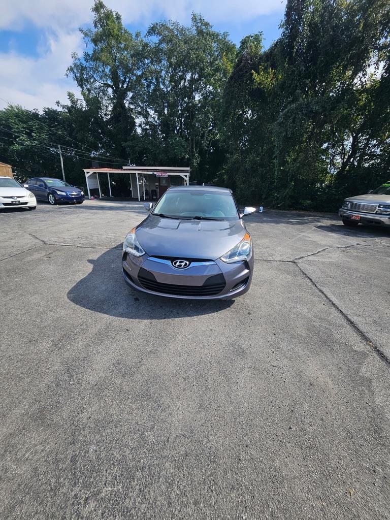 Hyundai Veloster Base 2012