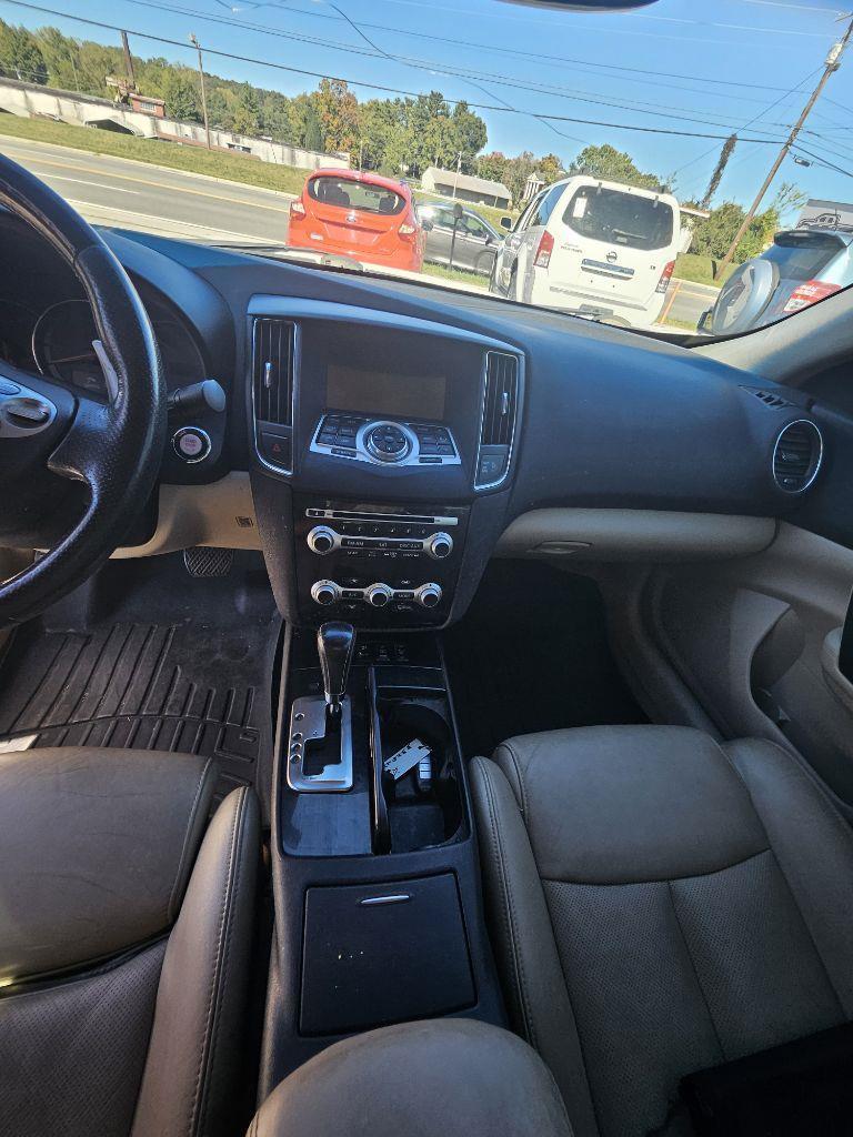 Nissan Maxima S 2014