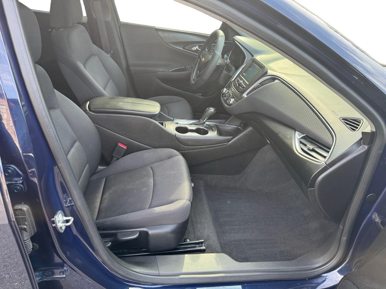 2018 Chevrolet Malibu 1LT - Photo 11