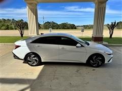 2024 Hyundai Elantra 