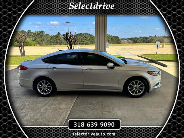 Silver 2017 Ford Fusion SE Sedan Front-Wheel Drive 6-Speed Automatic