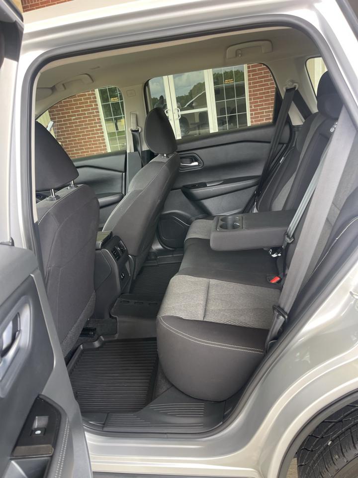 2024 Nissan Rogue SV - Photo 10