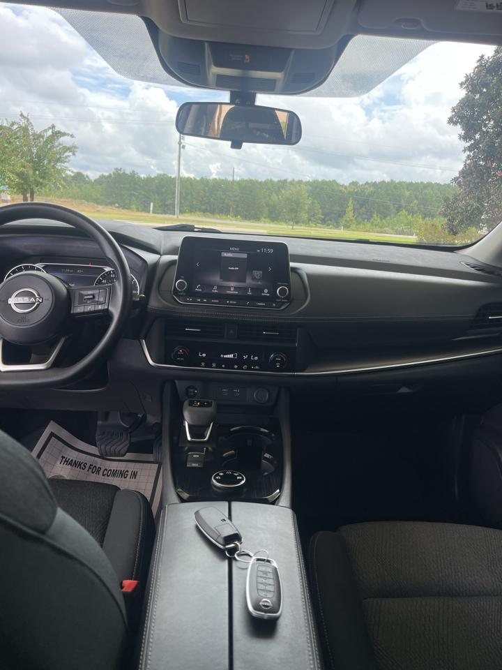 2024 Nissan Rogue SV - Photo 11