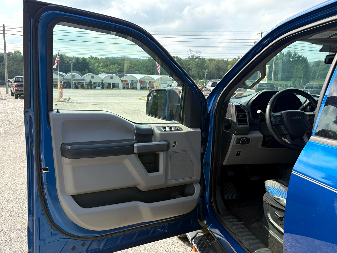 2017 Ford F-150 XLT photo 9