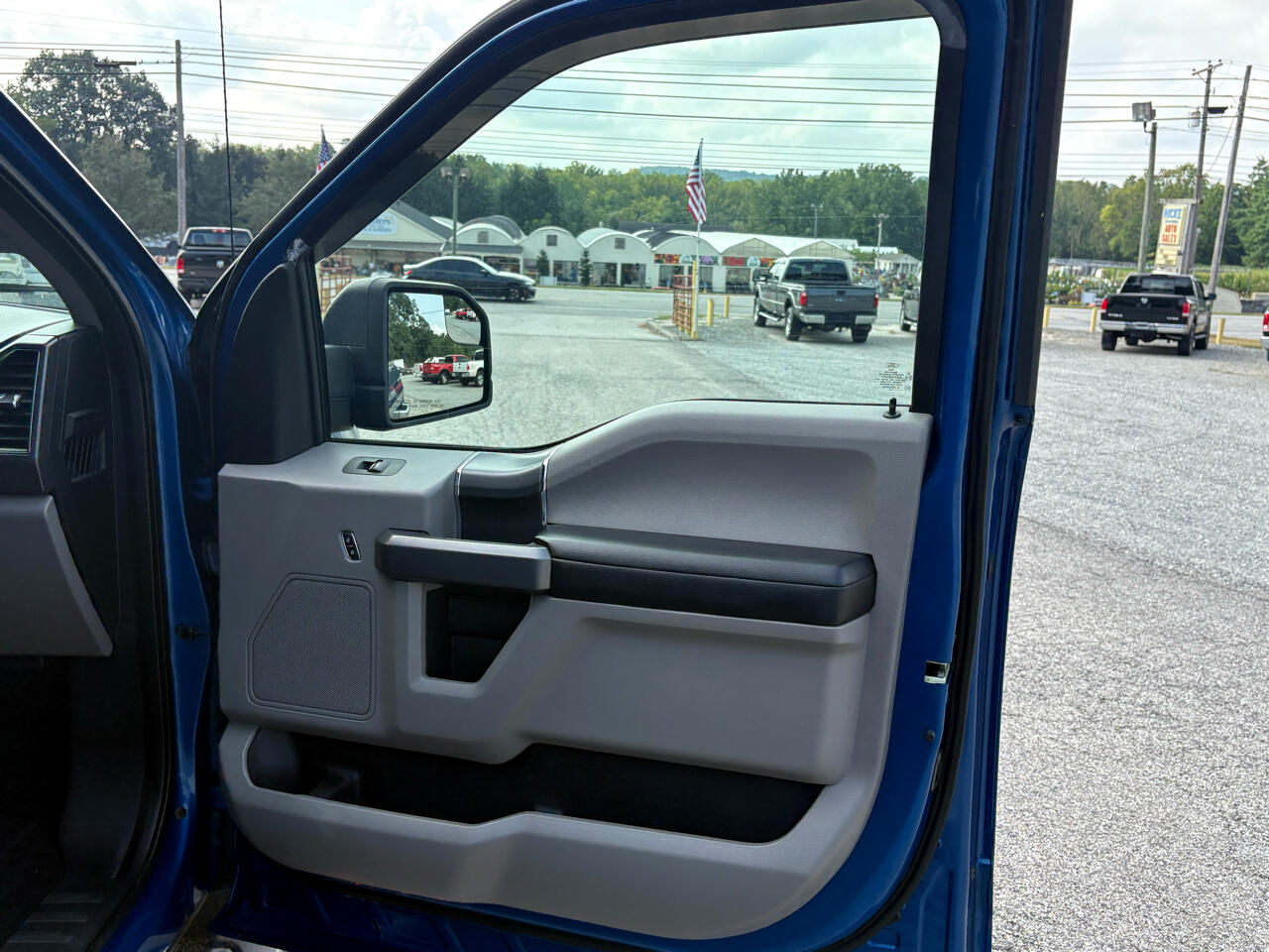 2017 Ford F-150 XLT photo 16