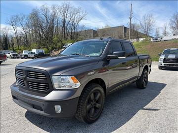 2016 RAM 1500 4WD Crew Cab 140.5" Big Horn