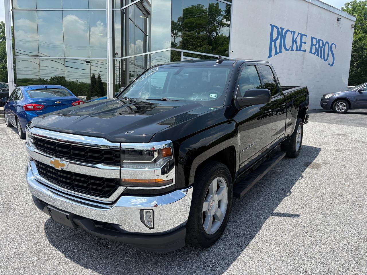2017 Chevrolet Silverado 1500 4WD Double Cab 143.5" LT w/1LT