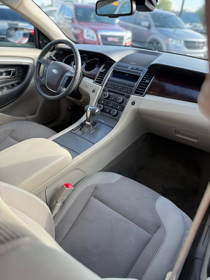 Ford Taurus SEL AWD 2011