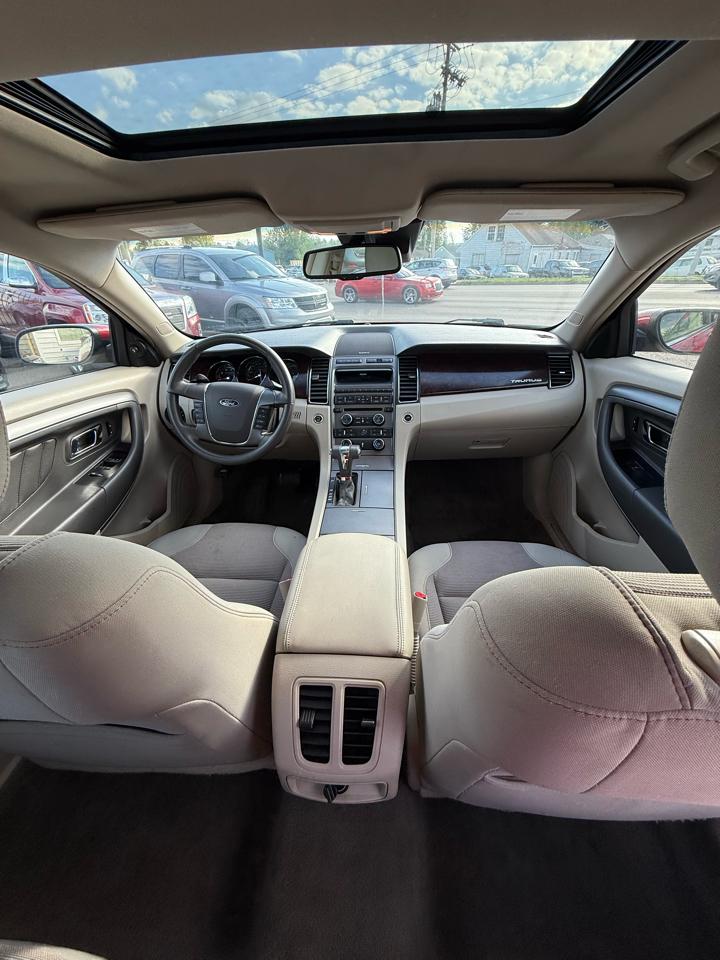 Ford Taurus SEL AWD 2011