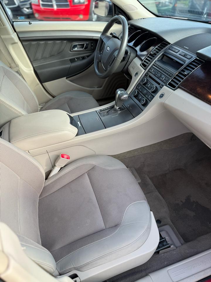 Ford Taurus SEL AWD 2011