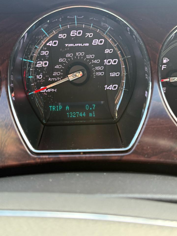 Ford Taurus SEL AWD 2011