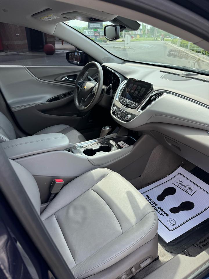 Chevrolet MALIBU LT Base 2017