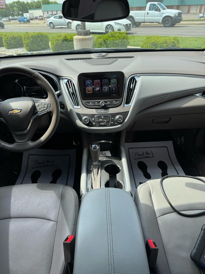Chevrolet MALIBU LT Base 2017