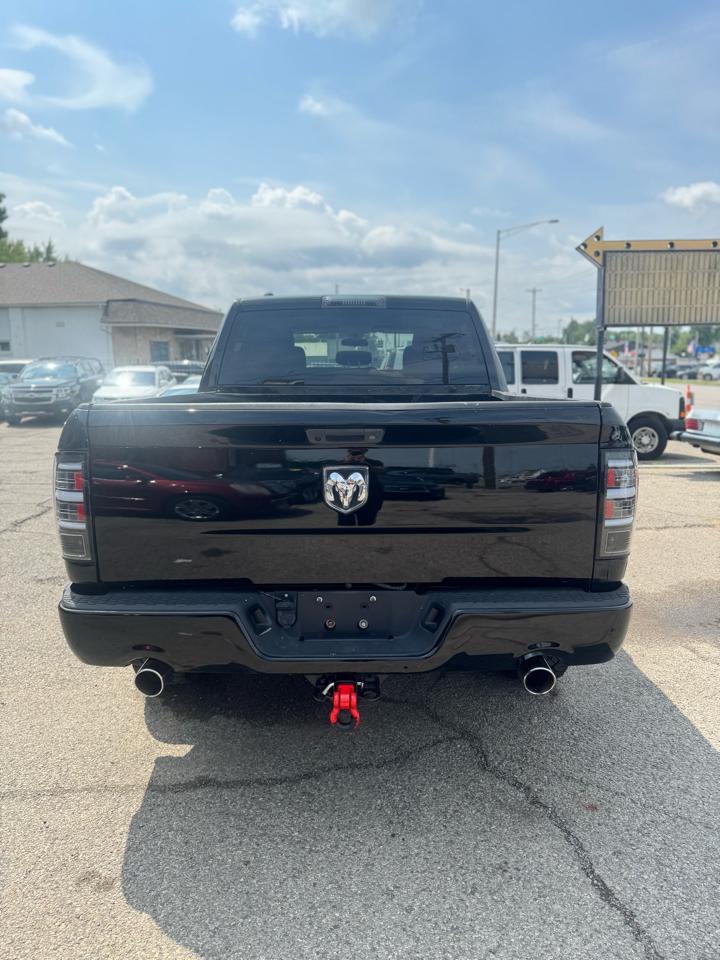 RAM 1500 2WD Crew Cab 140.5" Sport 2013