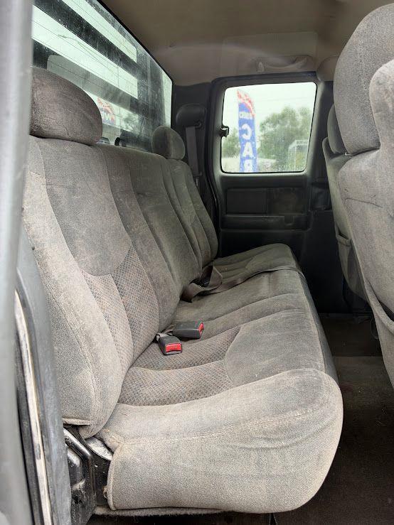 2003 Chevrolet Silverado 2500HD LS - Photo 8