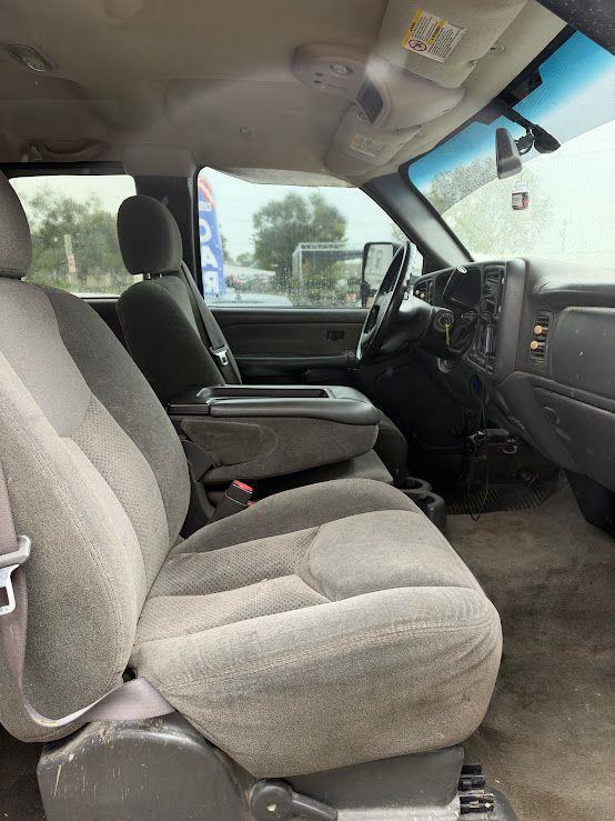 2003 Chevrolet Silverado 2500HD LS - Photo 9