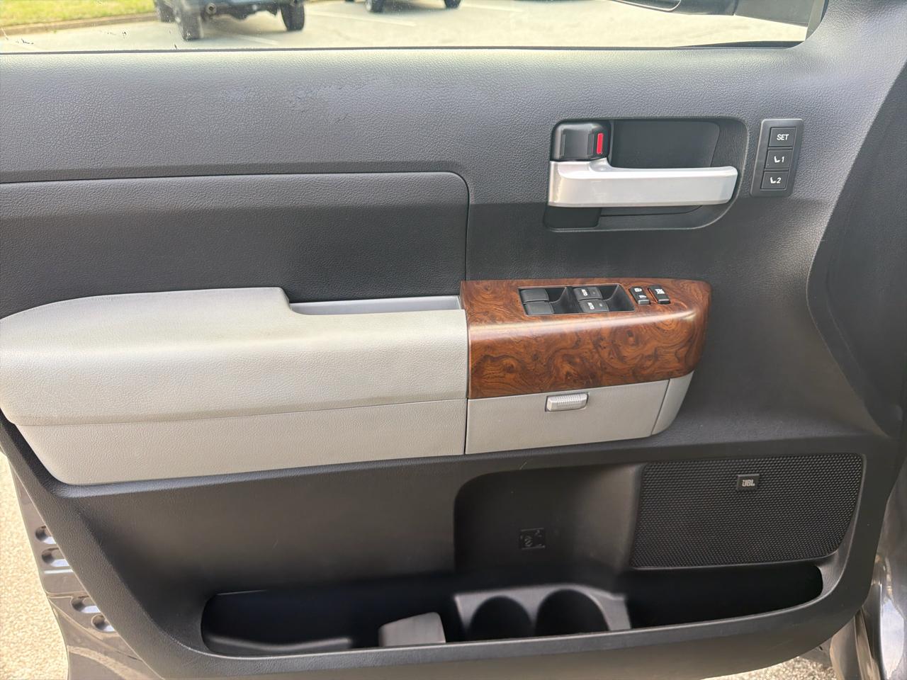 Toyota Tundra Limited 5.7L CrewMax 2WD 2011