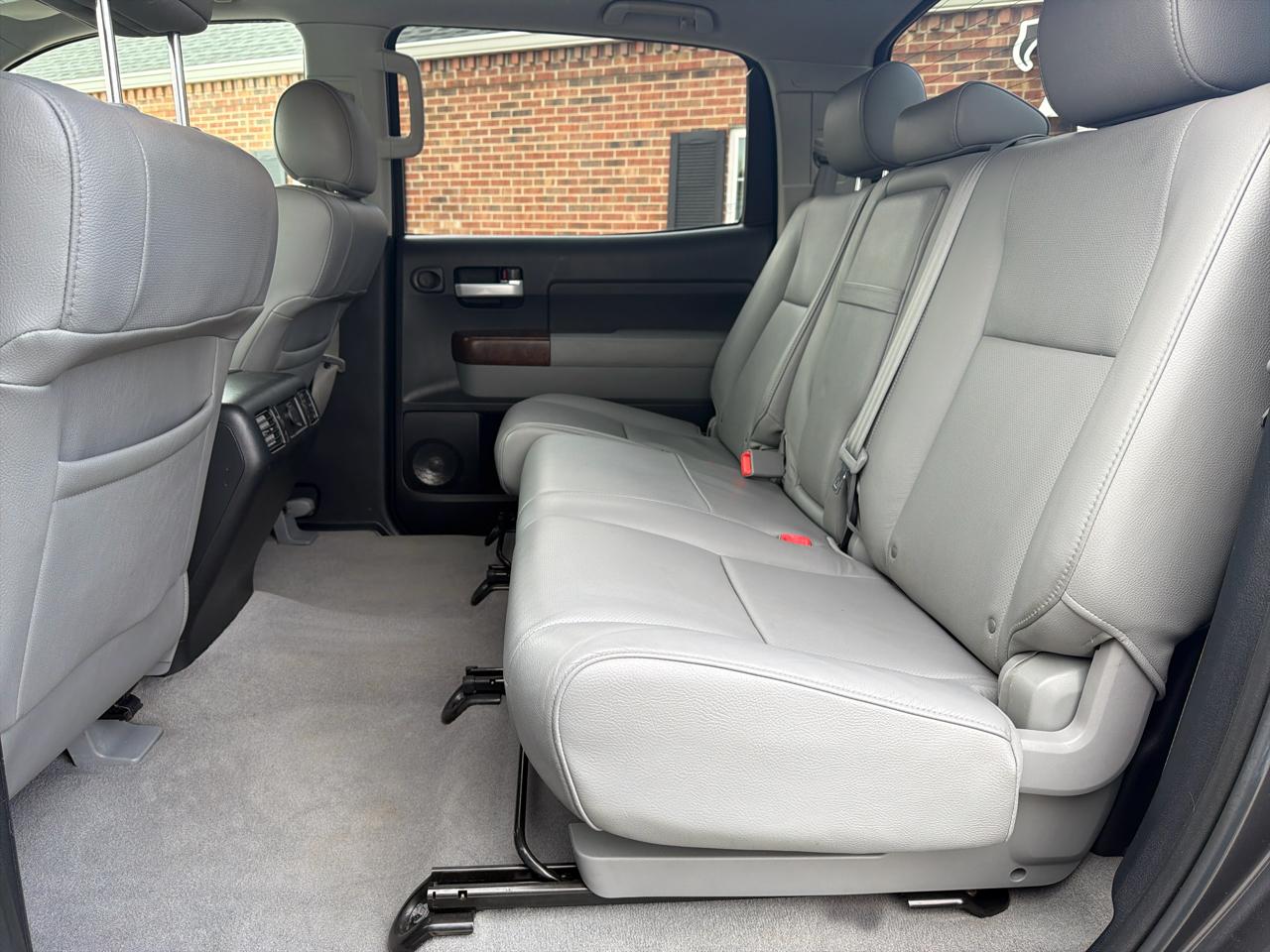 Toyota Tundra Limited 5.7L CrewMax 2WD 2011