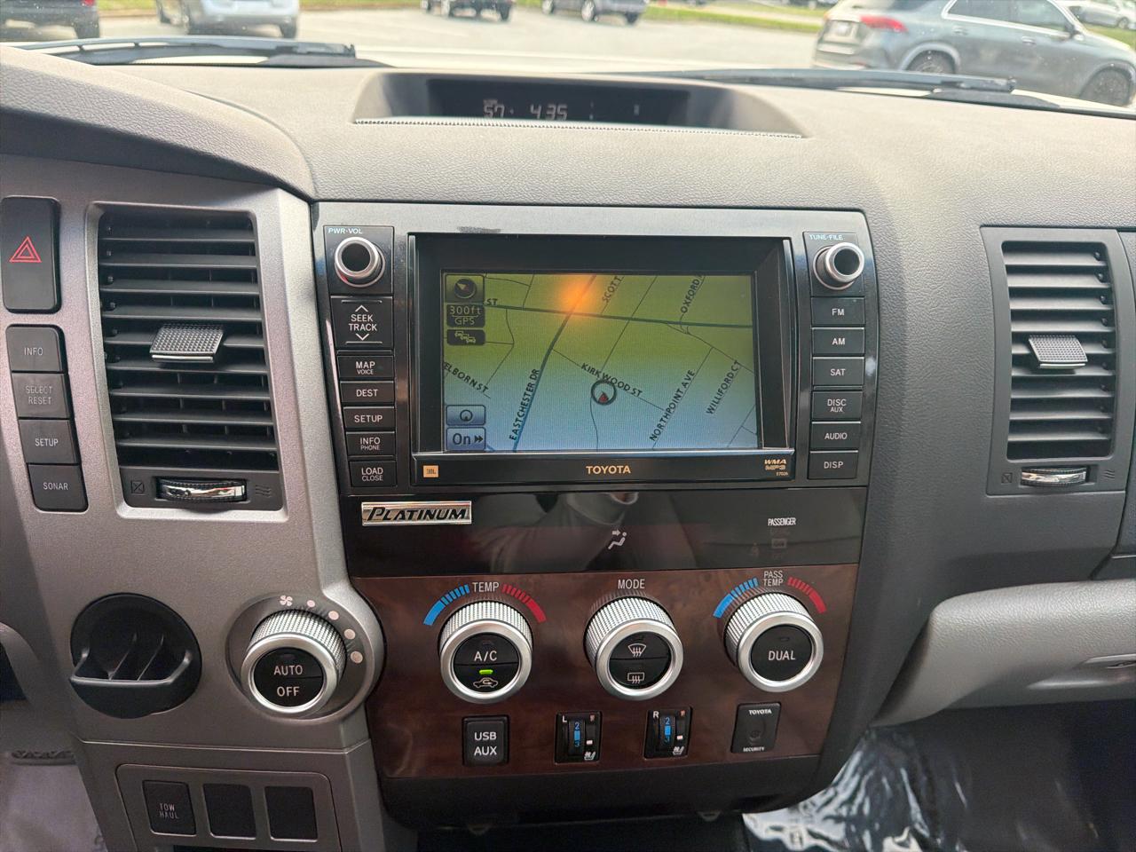 Toyota Tundra Limited 5.7L CrewMax 2WD 2011