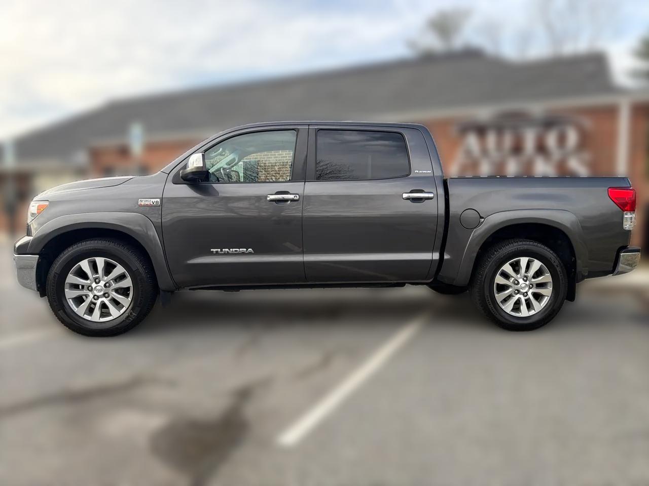 Toyota Tundra Limited 5.7L CrewMax 2WD 2011