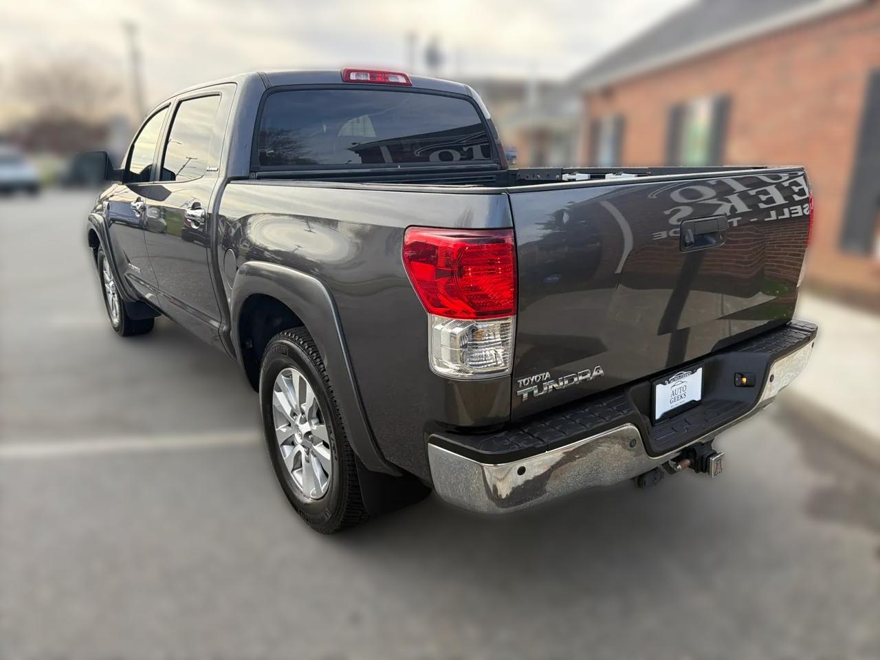 Toyota Tundra Limited 5.7L CrewMax 2WD 2011