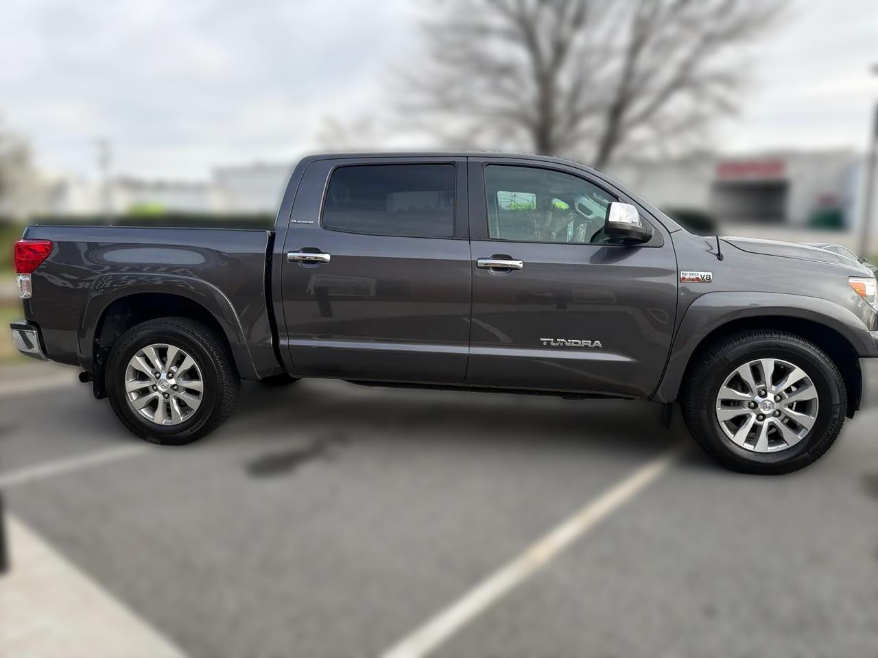 Toyota Tundra Limited 5.7L CrewMax 2WD 2011
