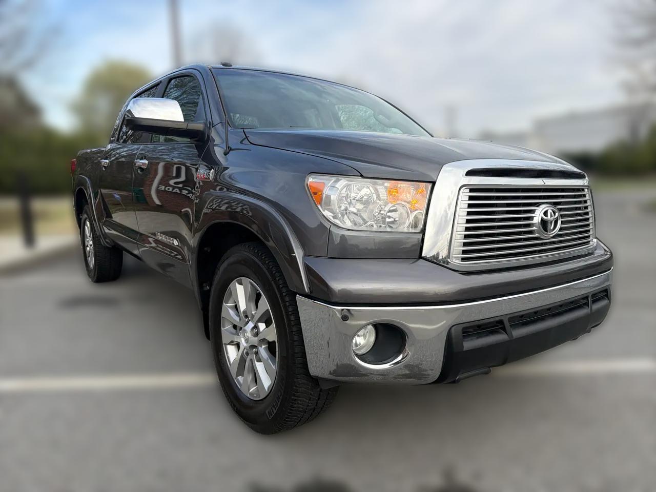Toyota Tundra Limited 5.7L CrewMax 2WD 2011