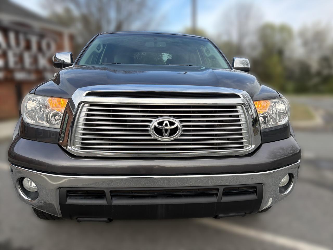 Toyota Tundra Limited 5.7L CrewMax 2WD 2011