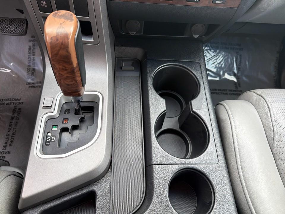 Toyota Tundra Limited 5.7L CrewMax 2WD 2011