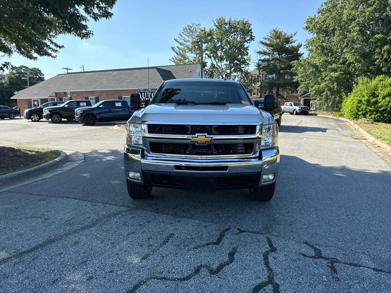 View vehicle photo 2