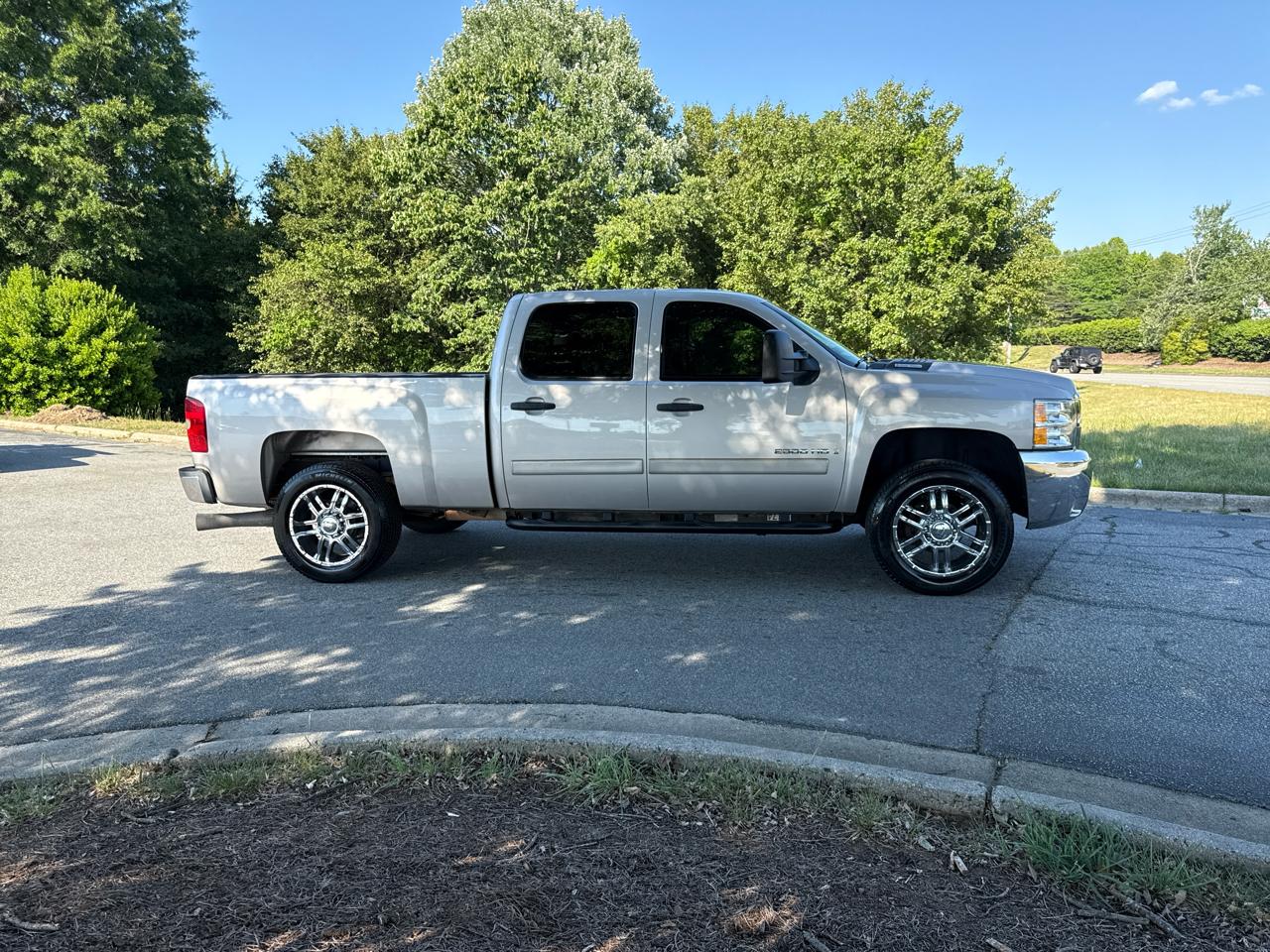 View vehicle photo 4