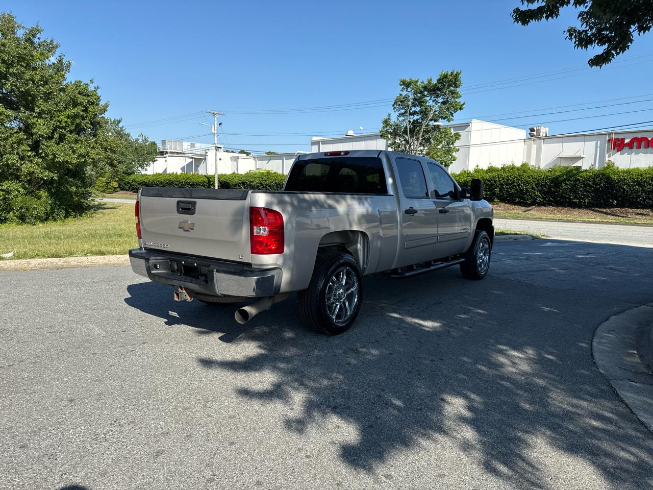 View vehicle photo 5