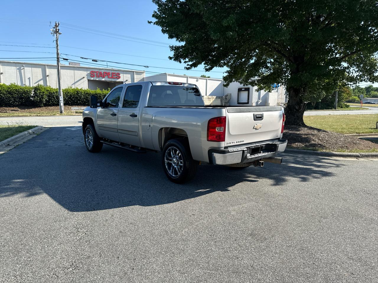 View vehicle photo 7