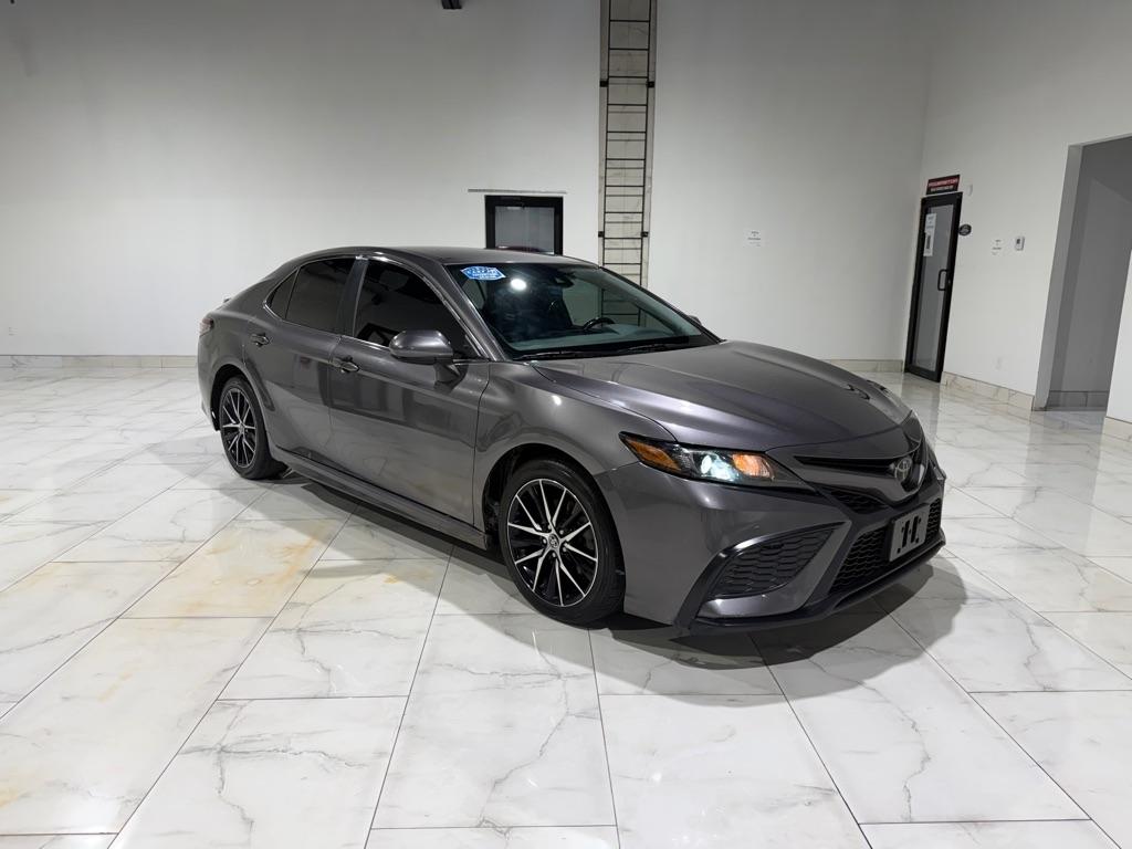 Toyota Camry SE 2021