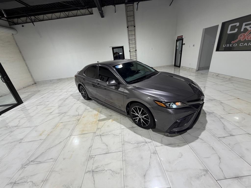 Toyota Camry SE 2021