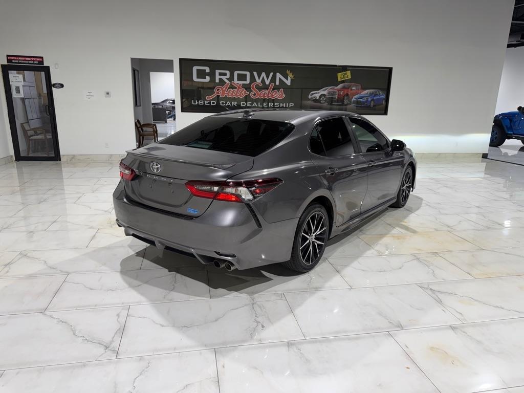 Toyota Camry SE 2021