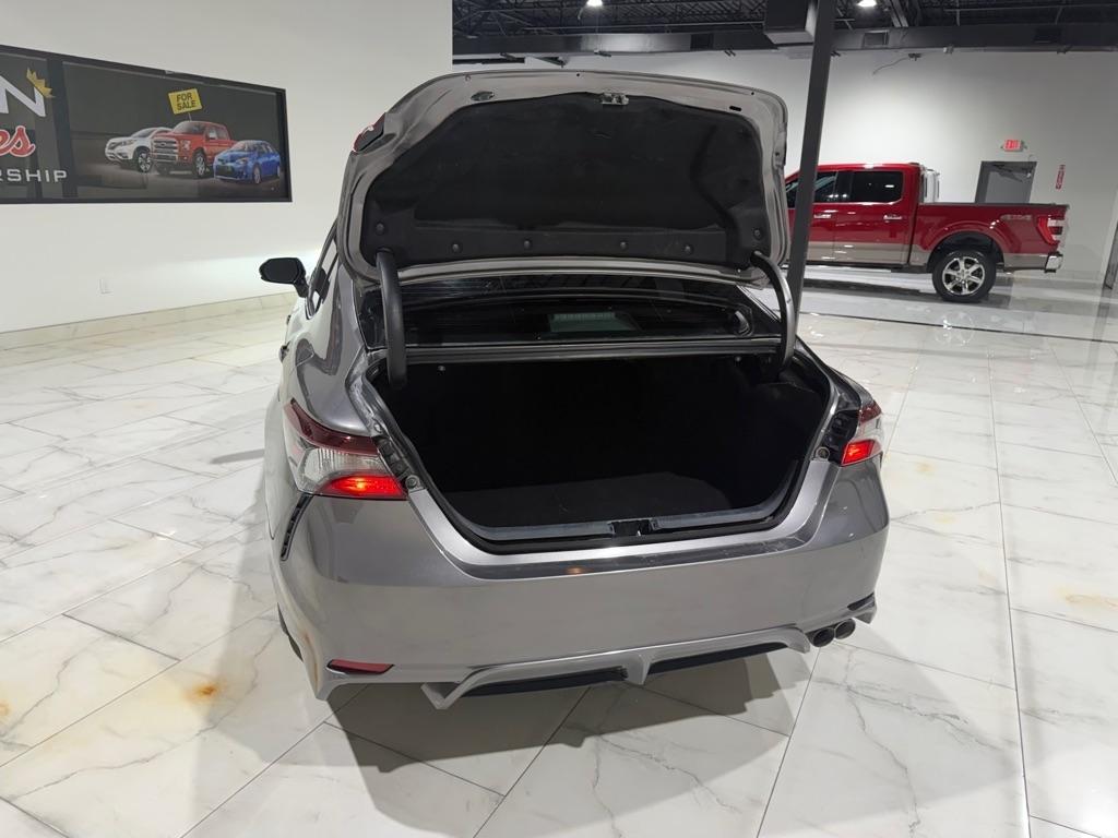 Toyota Camry SE 2021