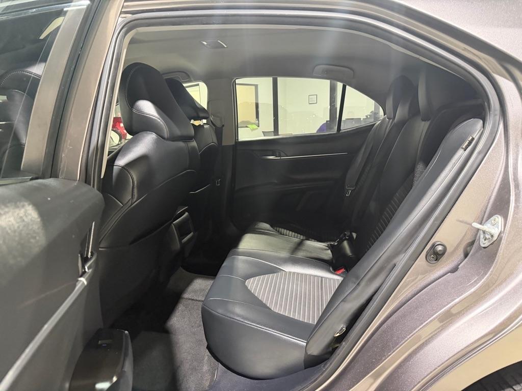 Toyota Camry SE 2021