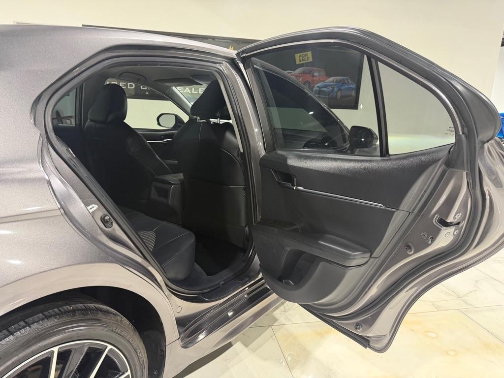 Toyota Camry SE 2021