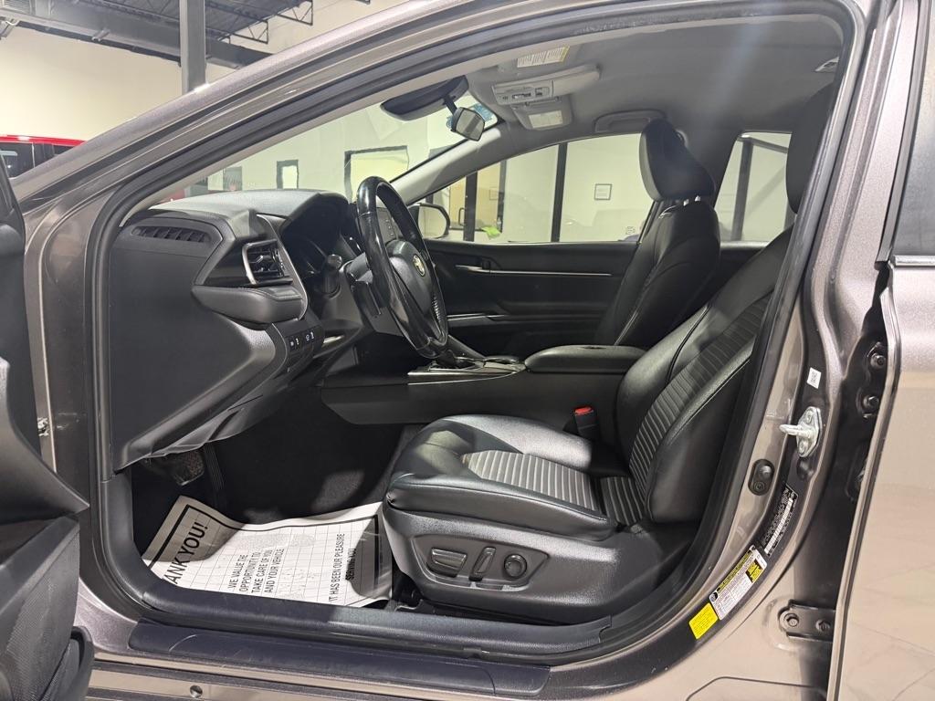 Toyota Camry SE 2021