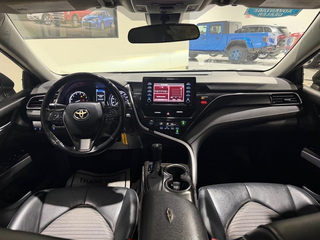 Toyota Camry SE 2021