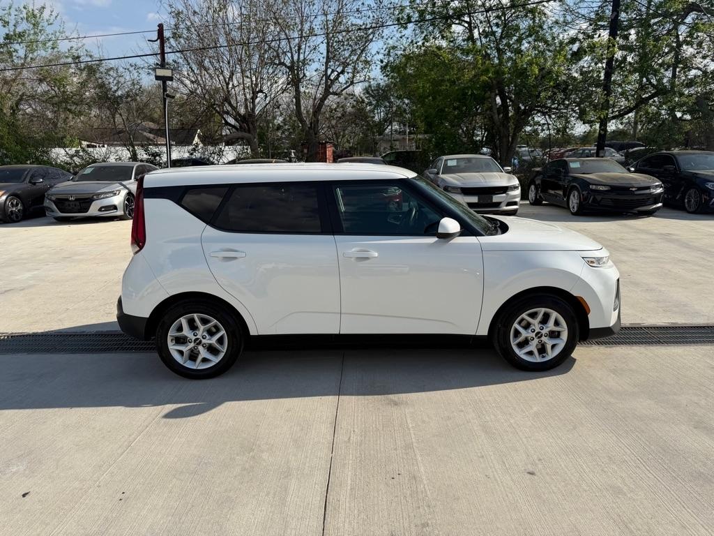 Kia Soul LX CVT 2022