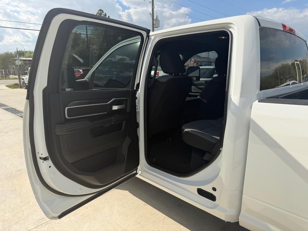 RAM 2500 Tradesman Crew Cab SWB 4WD 2024