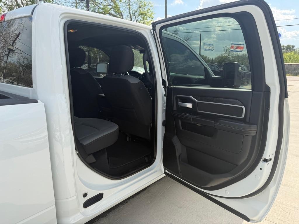 RAM 2500 Tradesman Crew Cab SWB 4WD 2024