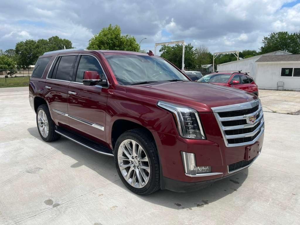 Cadillac Escalade Luxury 2WD 2017