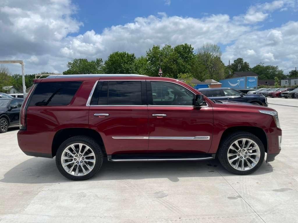 Cadillac Escalade Luxury 2WD 2017