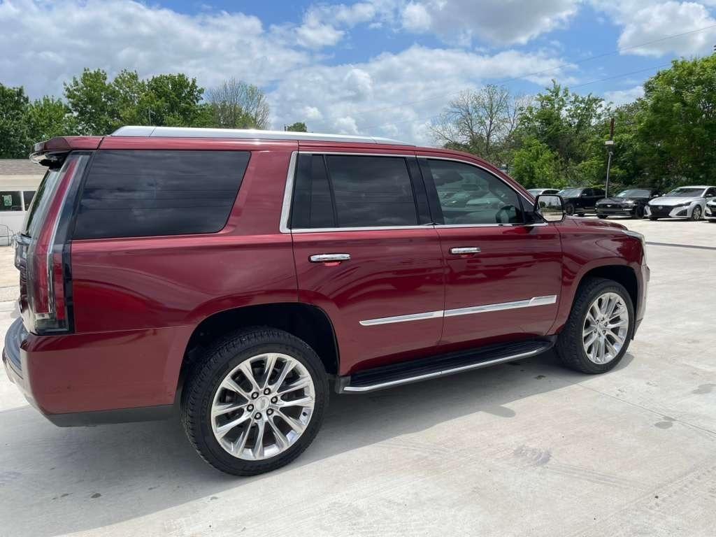 Cadillac Escalade Luxury 2WD 2017