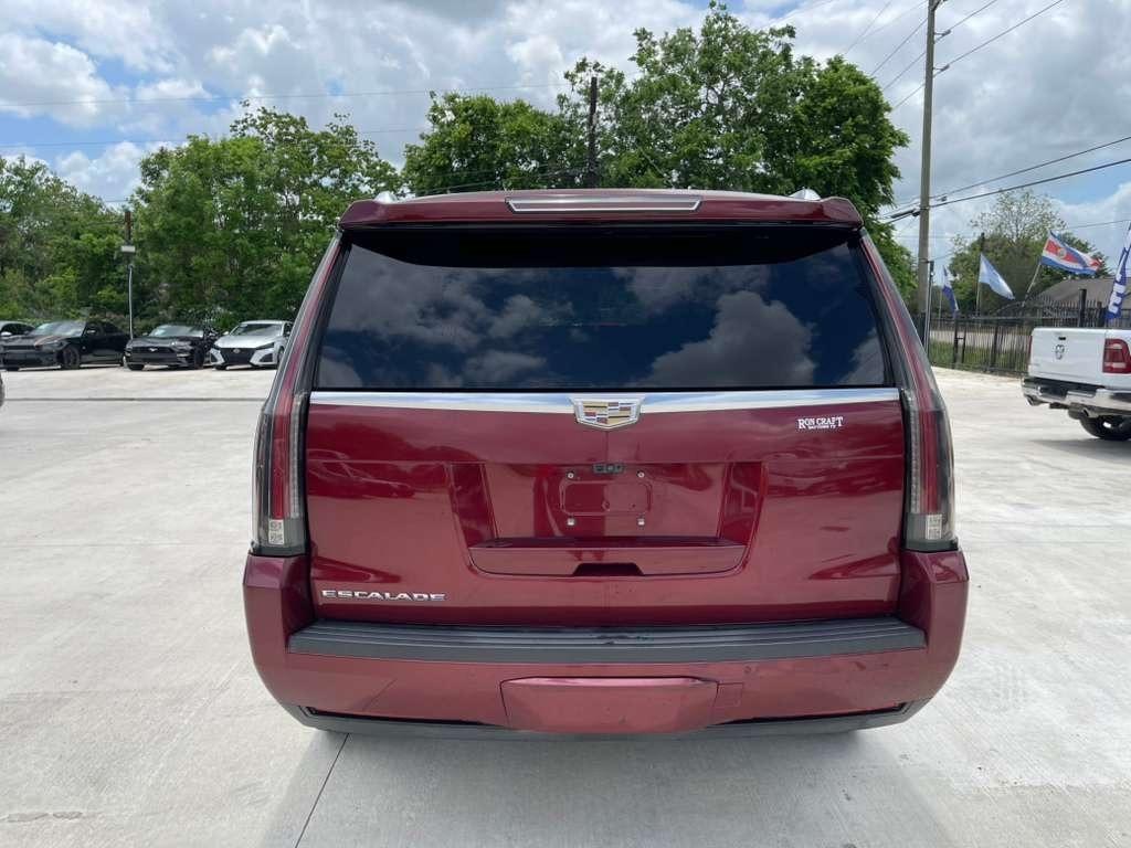 Cadillac Escalade Luxury 2WD 2017