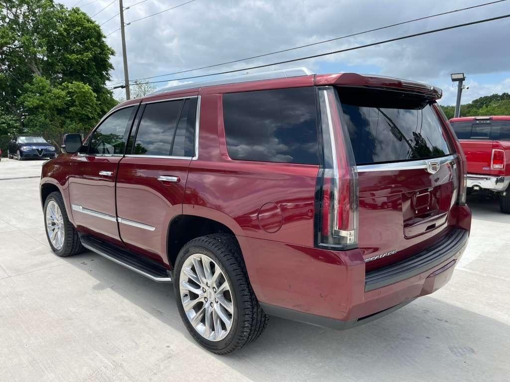 Cadillac Escalade Luxury 2WD 2017